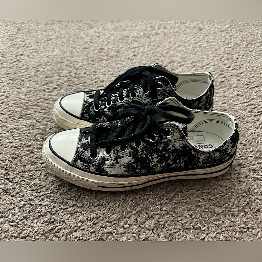 CONVERSE black and silver women size 8